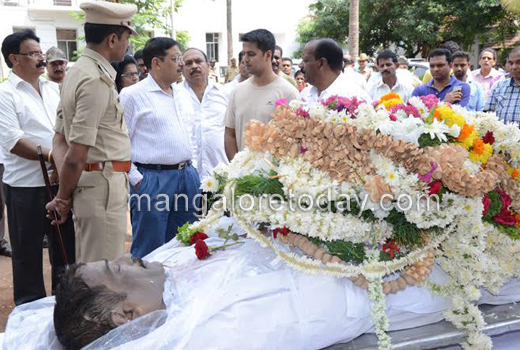 Retired DySP B J Bhandary death: Hundreds bid tearful aideu 1